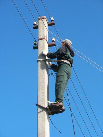 Устранение короткого замыкания на столбе - Электромонтажные услуги